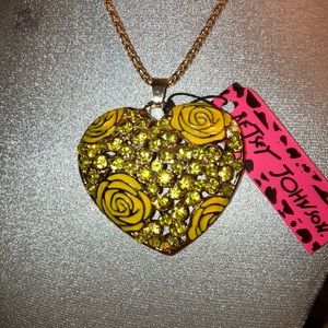 New Betsey Johnson Rhinestone Heart Necklace.Got 4 daughter who’s now minimalist